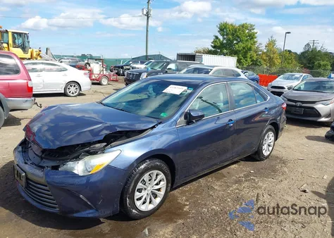 2015 Toyota Camry Le z USA, uszkodzony, nr VIN 4T4BF1FK7FR508944